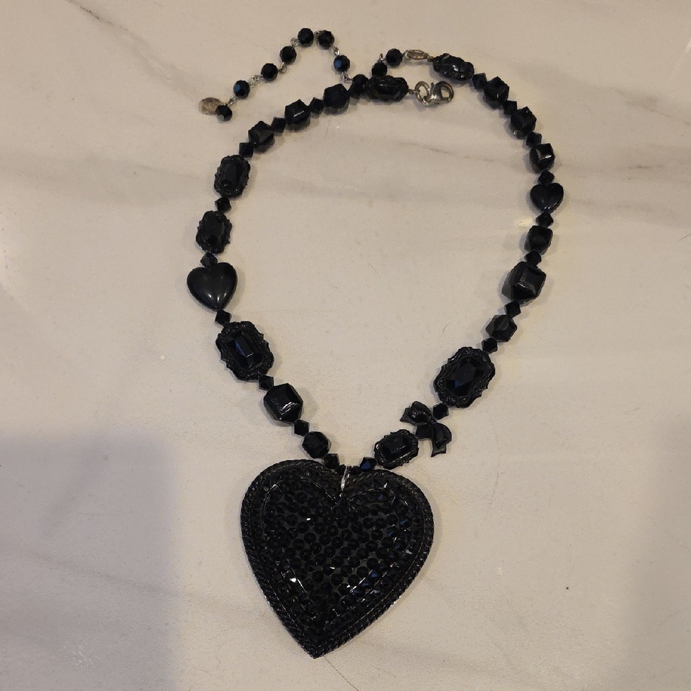 Elegant Black Heart Necklace